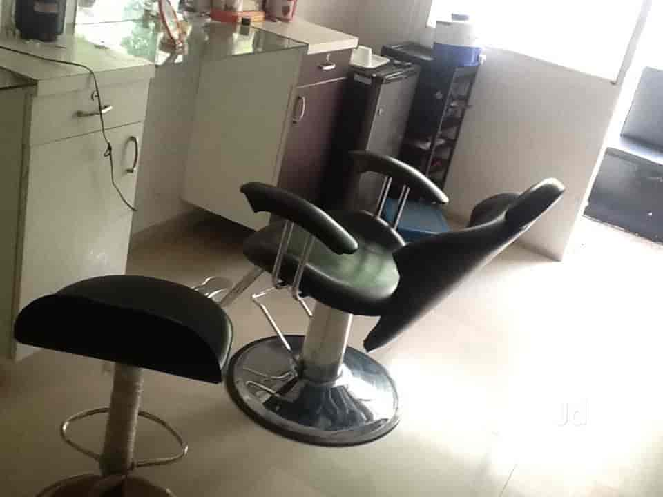 Helly Beauty Parlour Vastrapur Salons In Ahmedabad Justdial