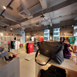 puma store 4d square