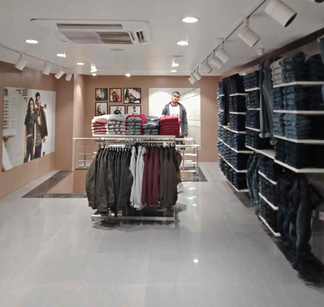 crimsoune club showroom near me