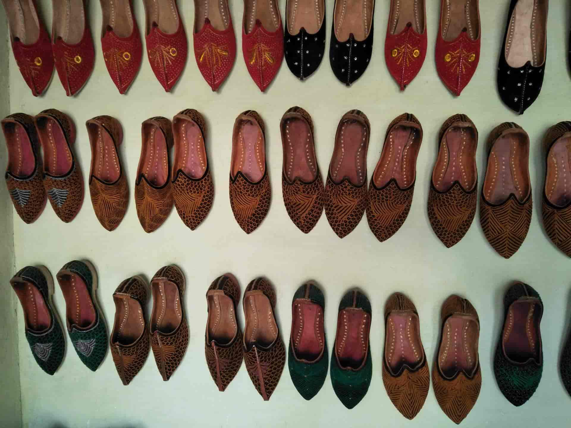 Rajvadi Mojdi Shop, Dhanera - Mojari 