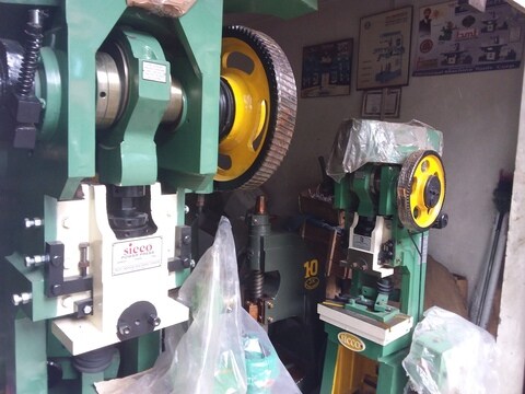 Universal Machine Tools Corporation Rajajinagar Air Compressor