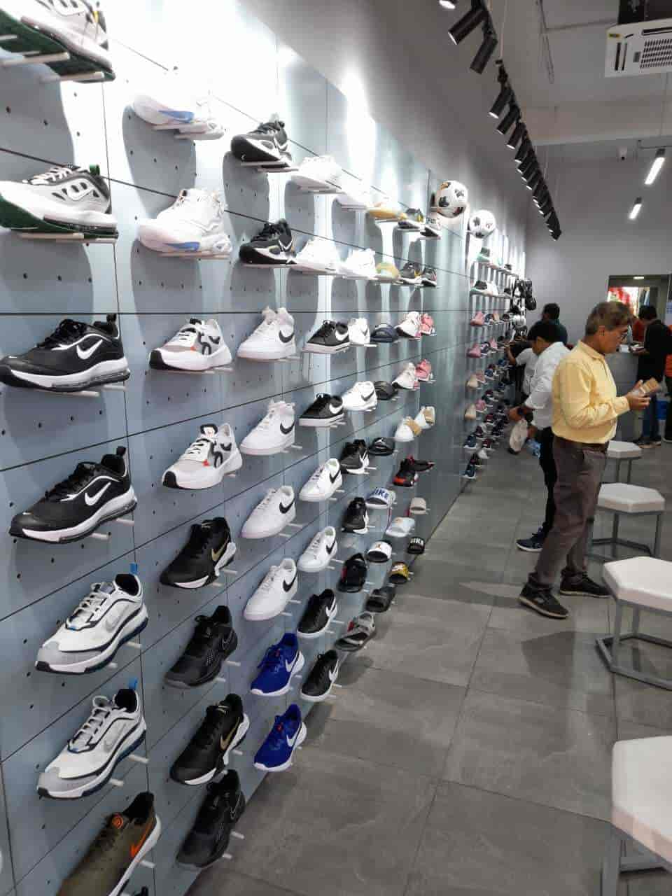 Nike showroom near me online