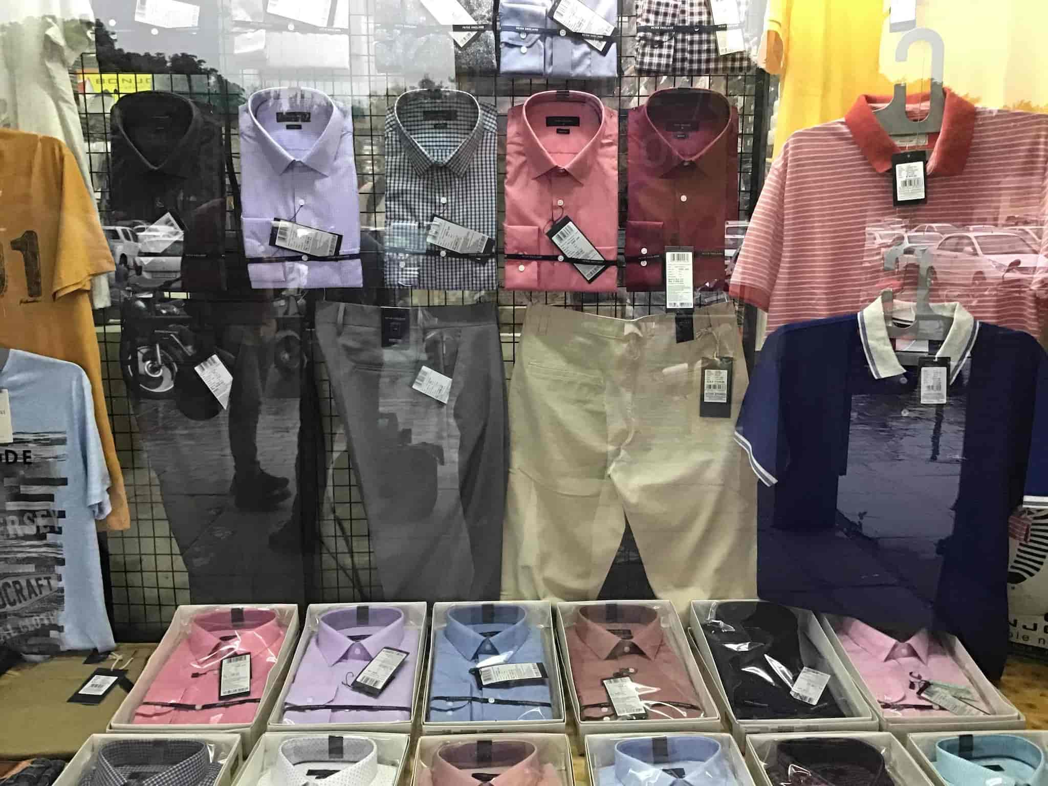 aao clothing store