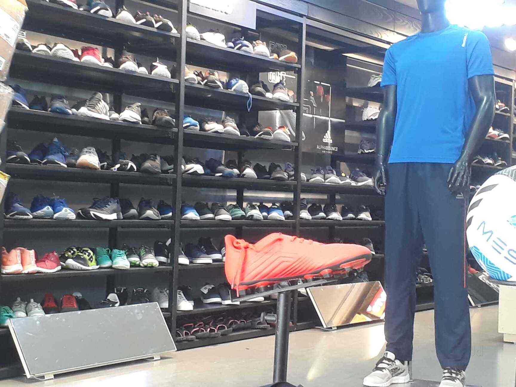 puma showroom thoraipakkam