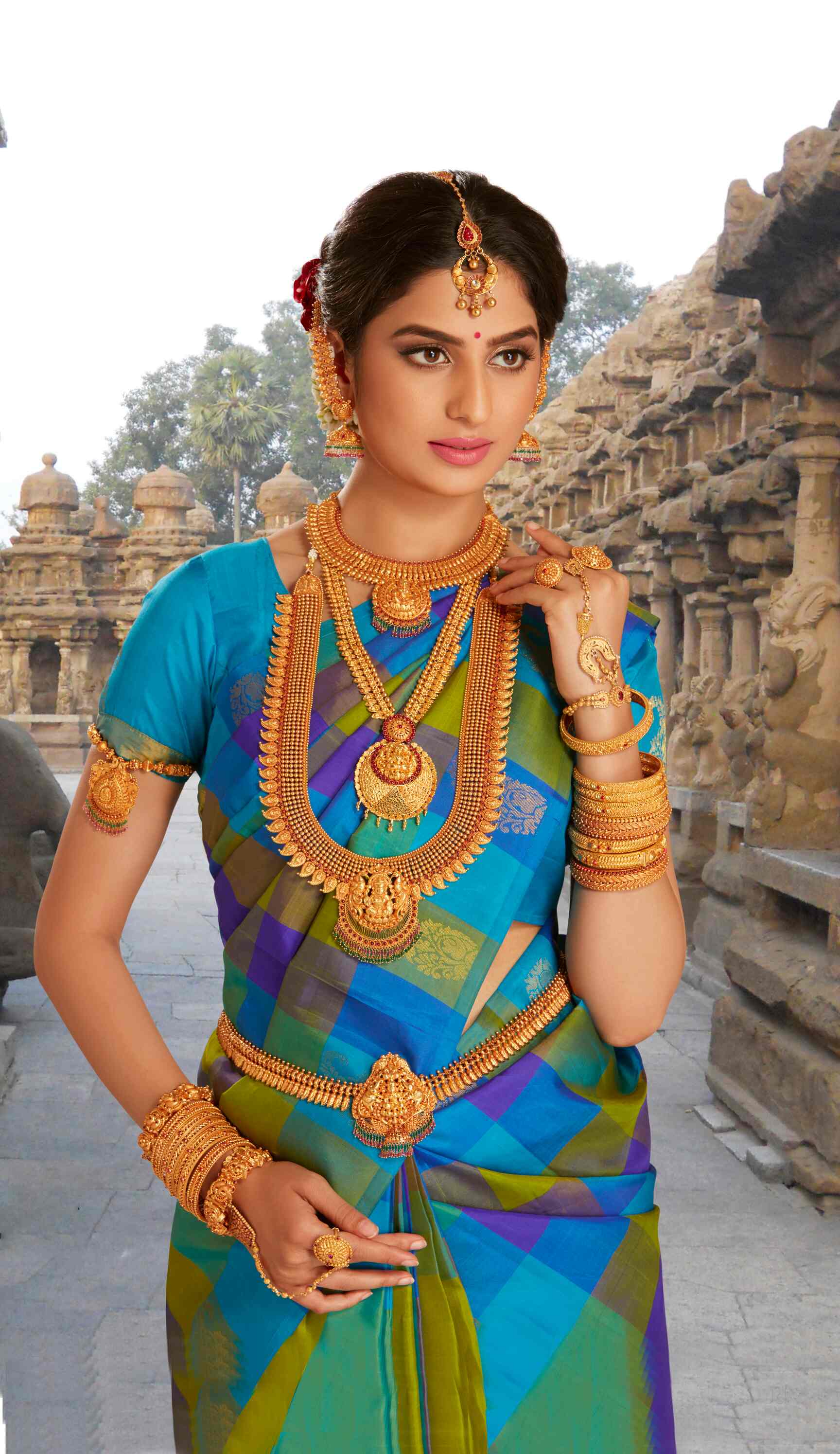 girl with gold jewellery