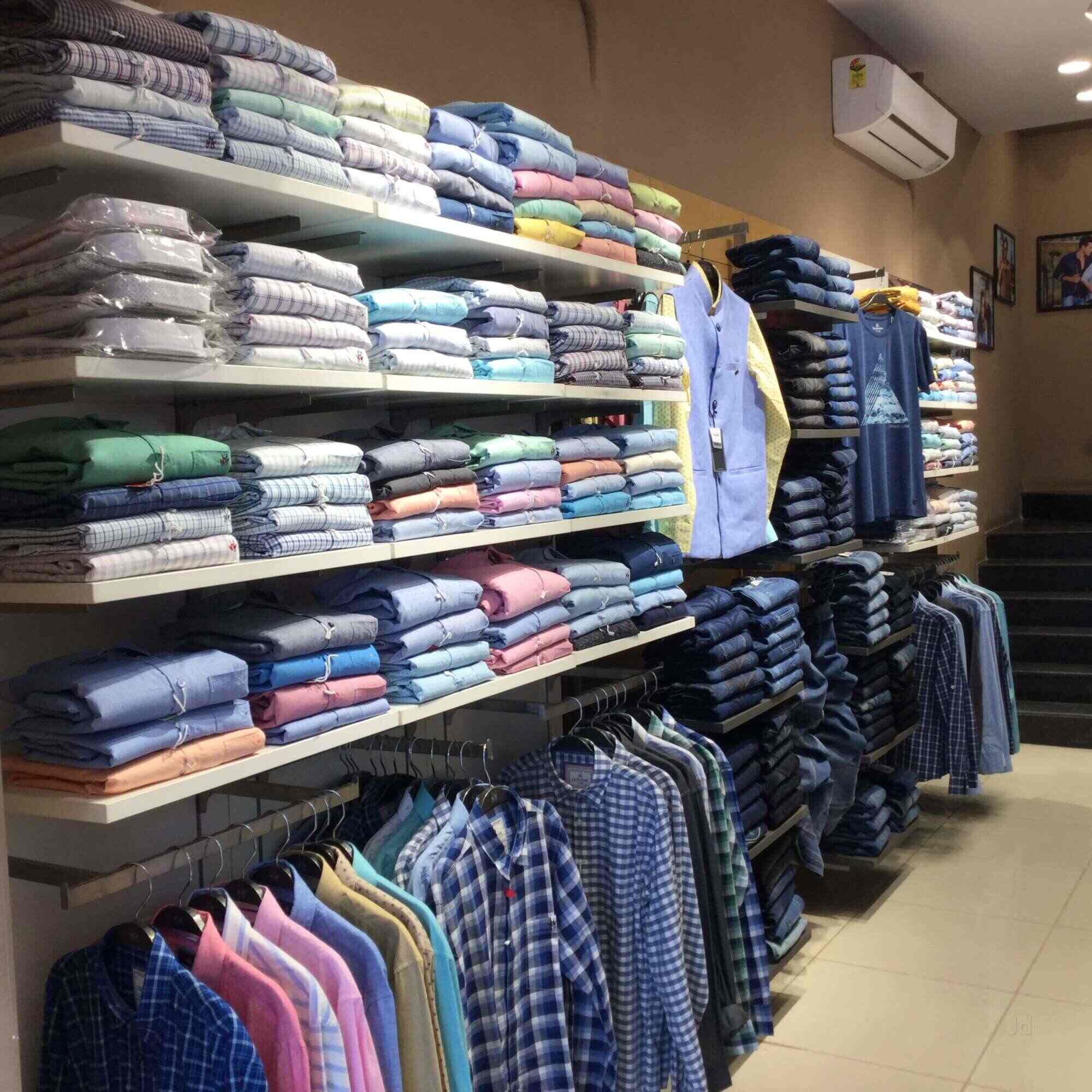 crimsoune club showroom near me