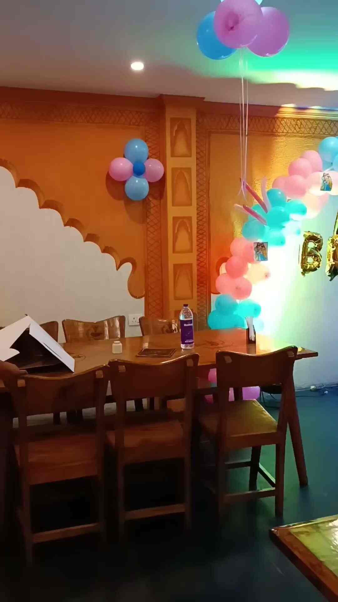 The Queen's Cafe & Restaurant in defence colony,Dehradun - Order