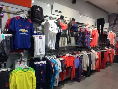 vans store kamla nagar