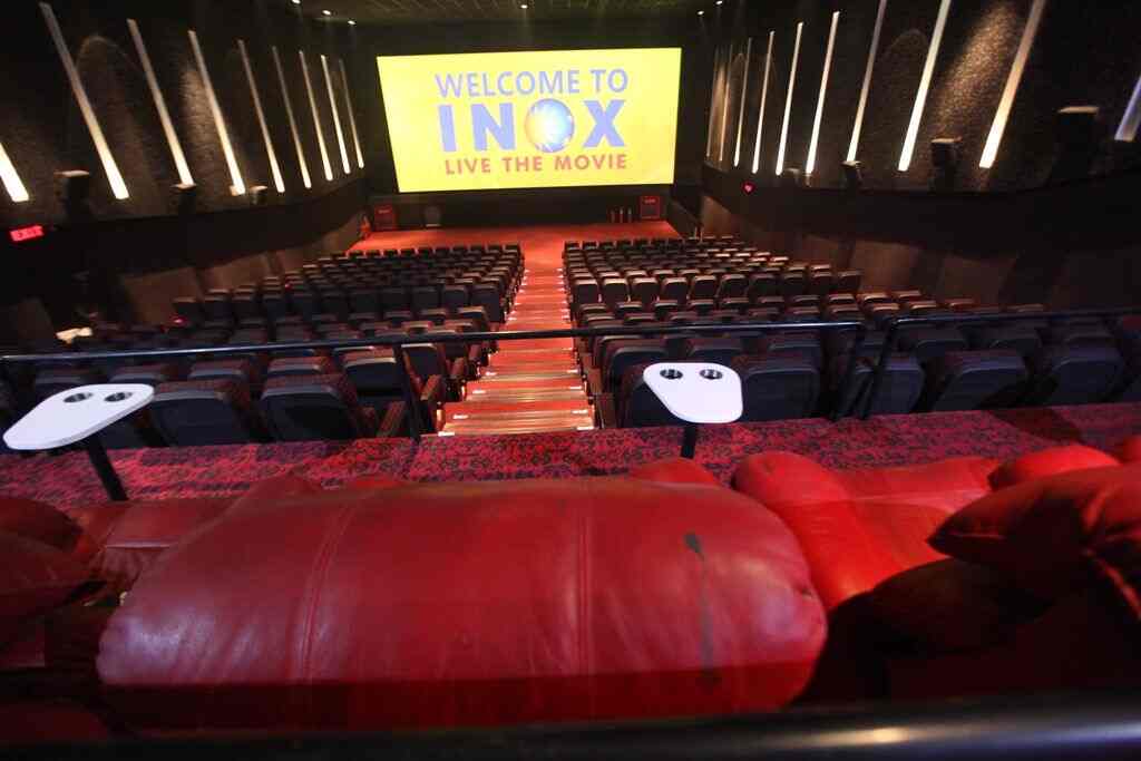 eros cinema jangpura review