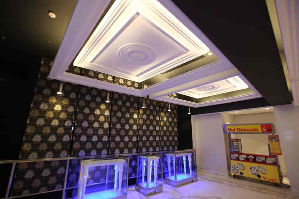 eros cinema jangpura review