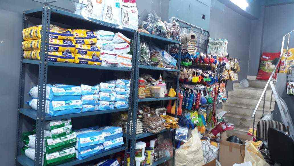 pet store distributors