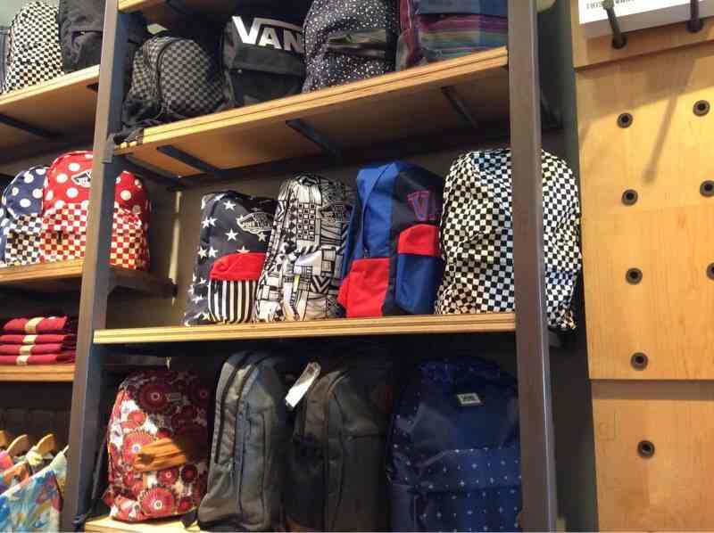 vans store kamla nagar