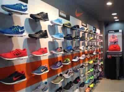 puma shoes store