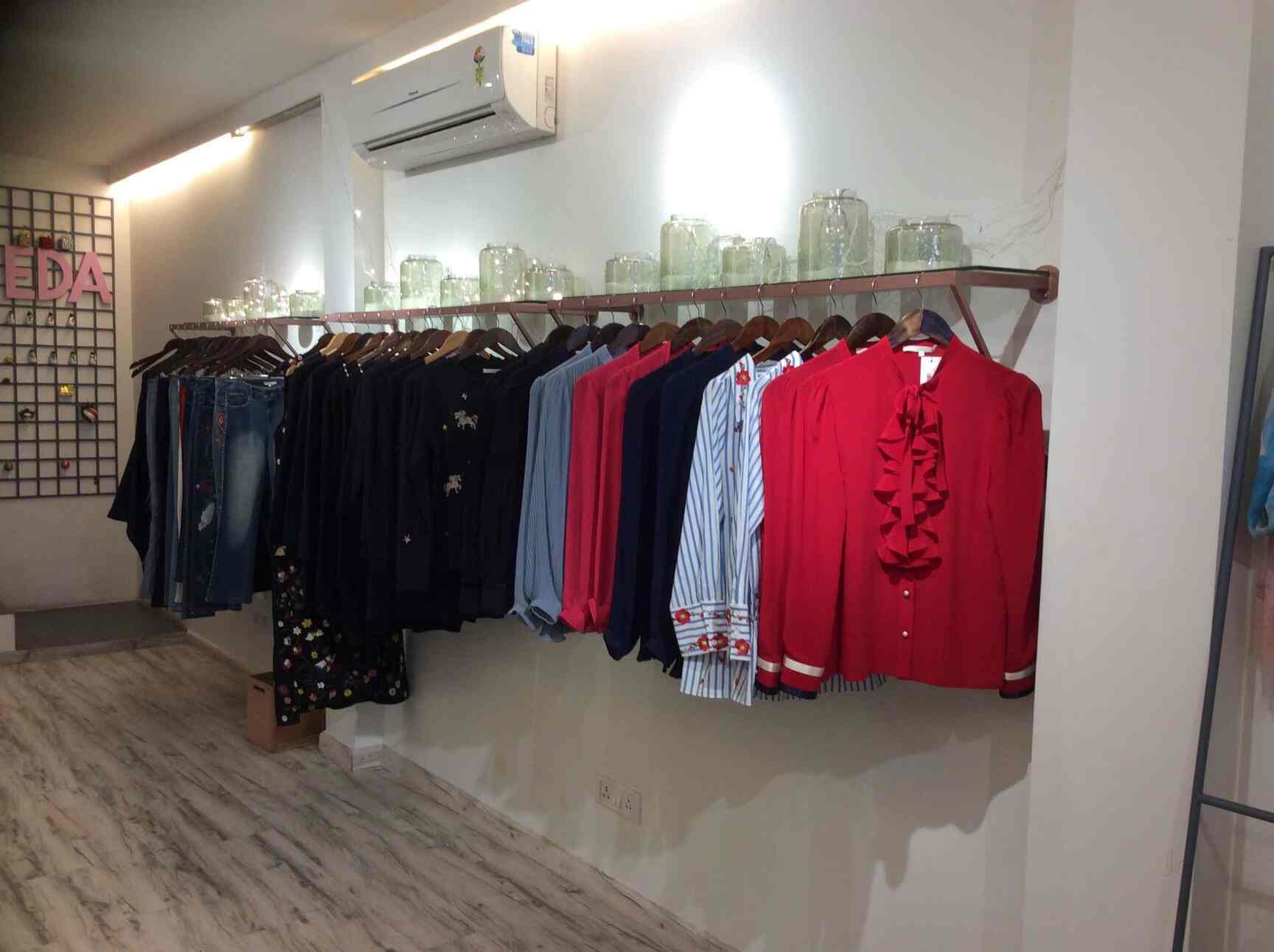 Eda House's Instagram, Twitter & Facebook on IDCrawl