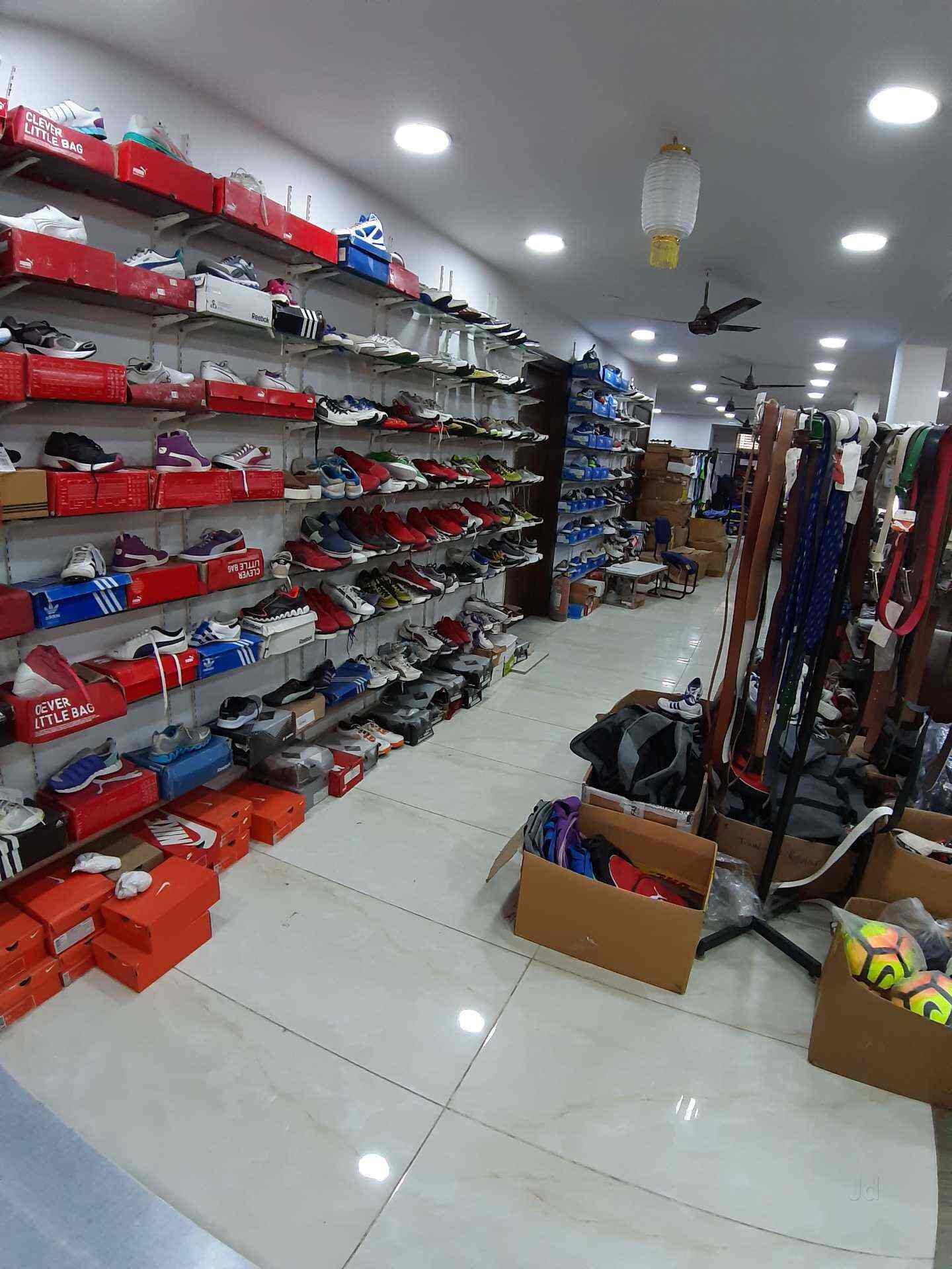 multi brand shoe store