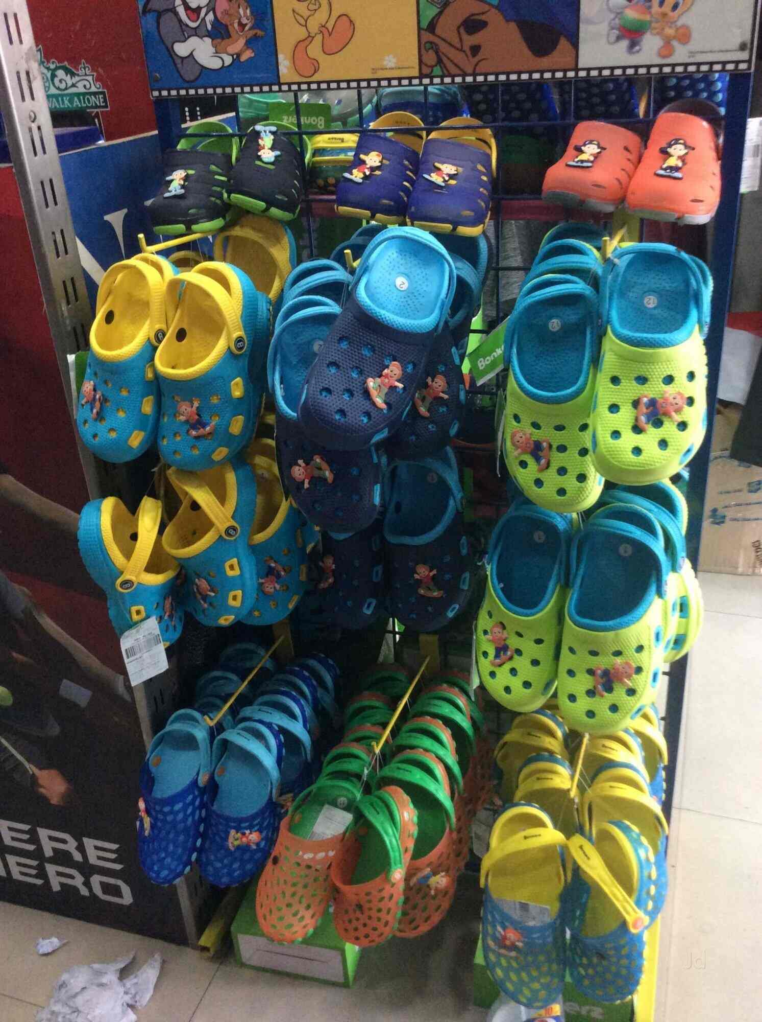 crocs showroom in rohini