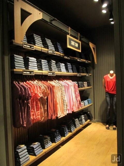 levis dlf promenade