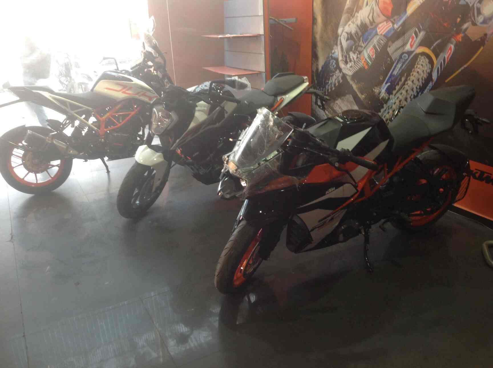 Dewan Motors, Uttam Nagar - Motorcycle 