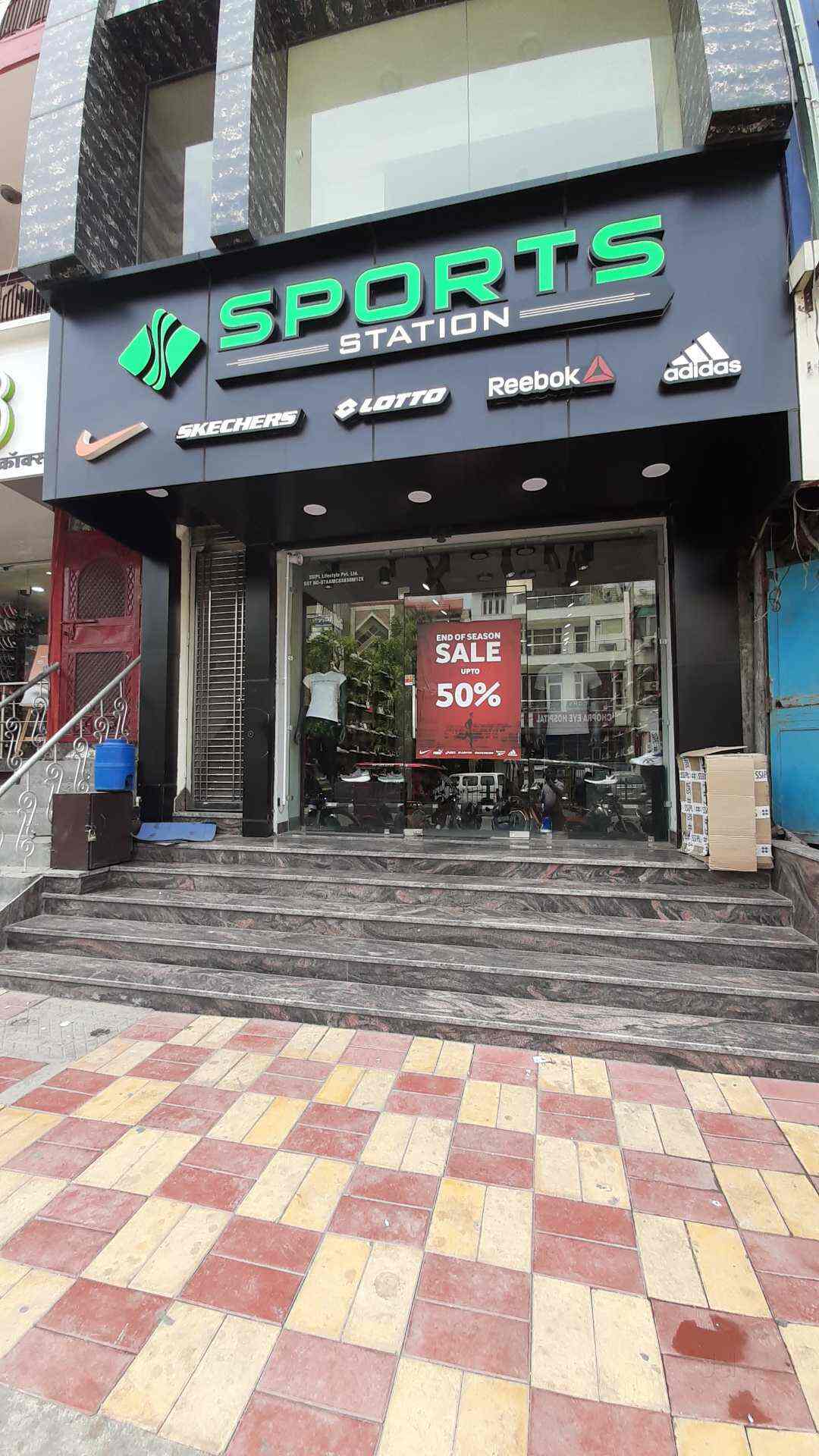 Skechers showroom hot sale in rohini