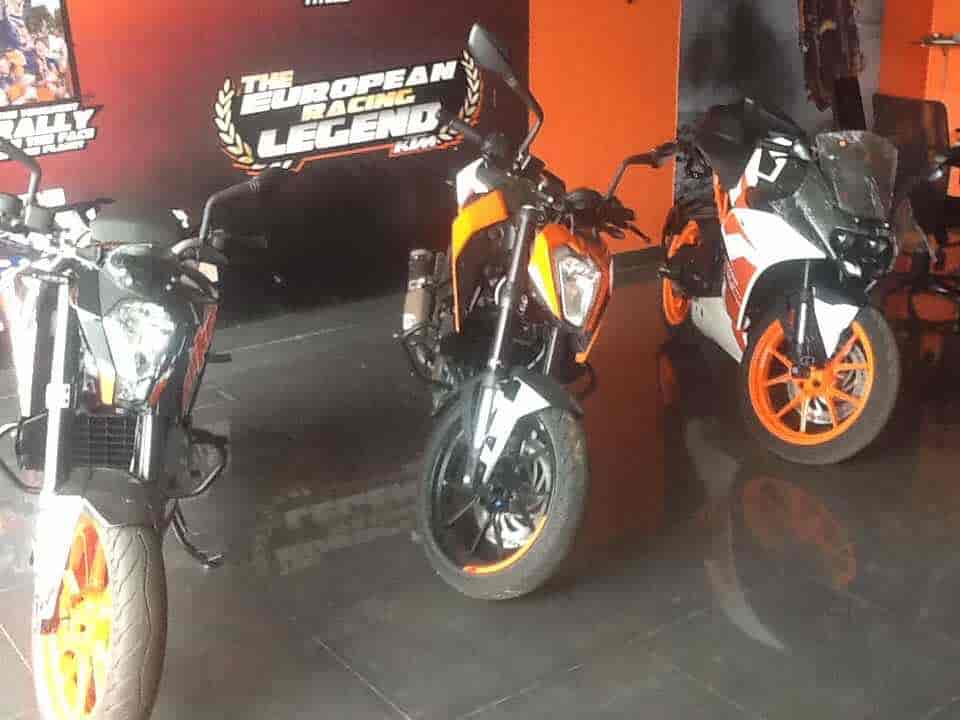 Yaazhiniy Motors, Begampur - Motorcycle 
