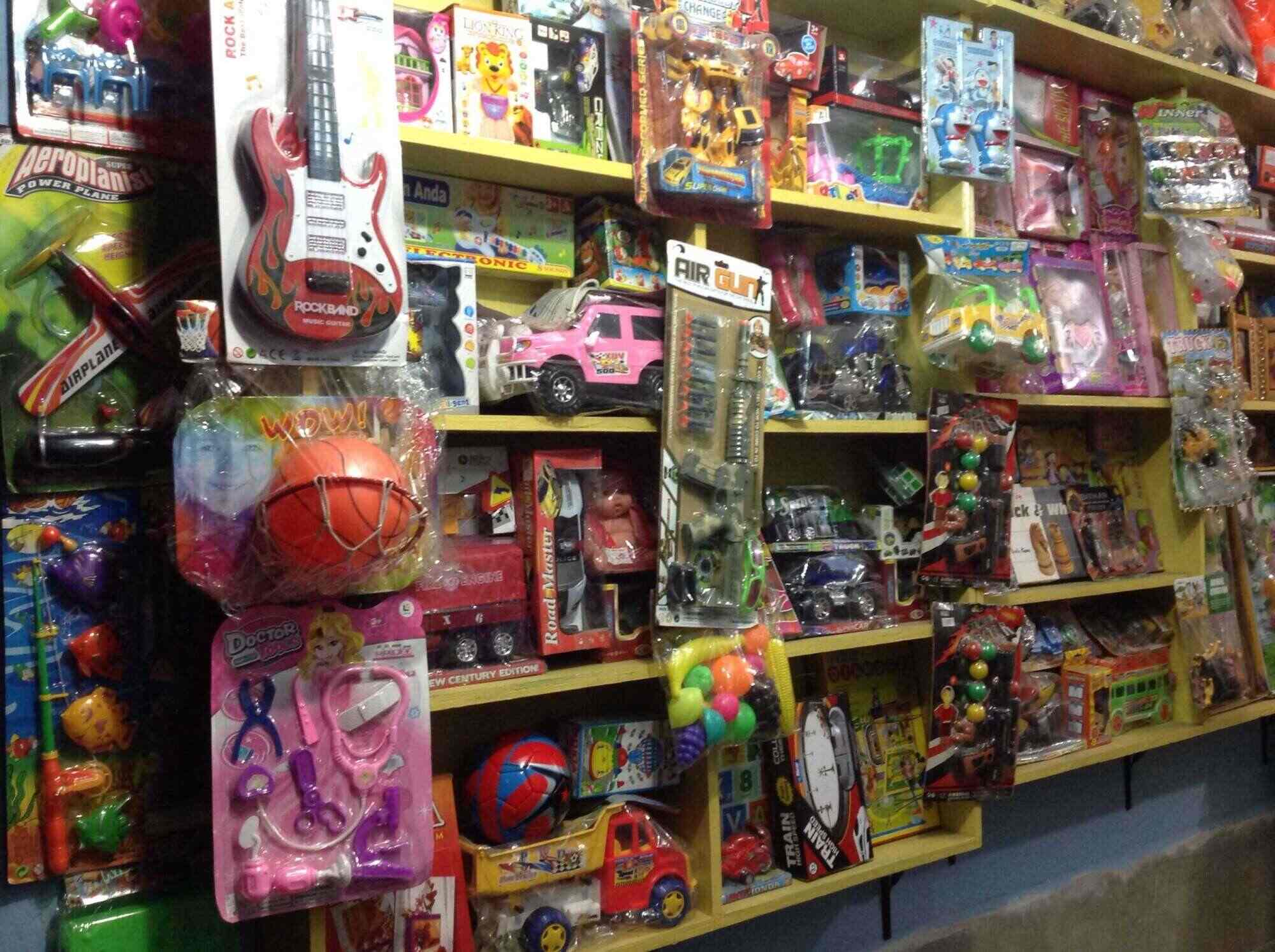 Giftzone,2 teens arrested in Merced robbery case