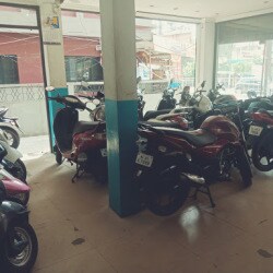 Showroom, Kaloor - Motorcycle Dealers 