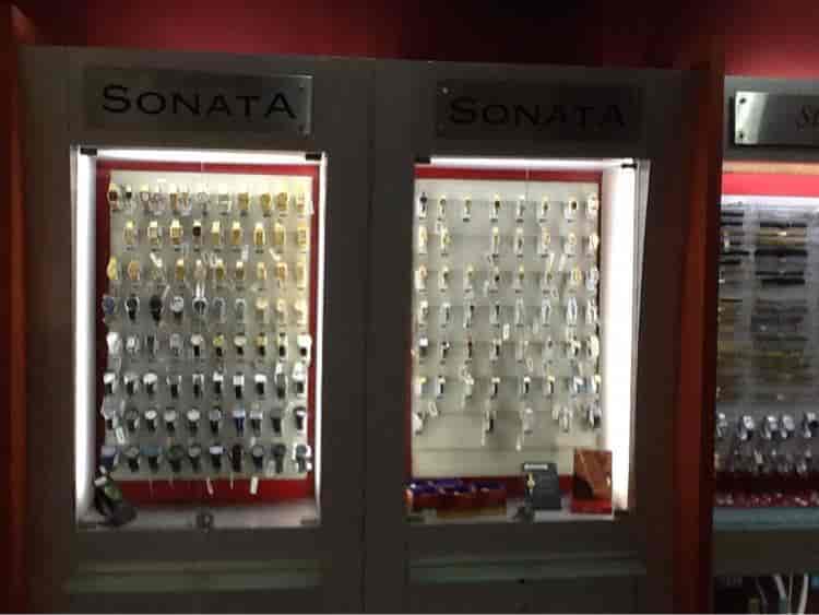 Titan watch showroom Clearance