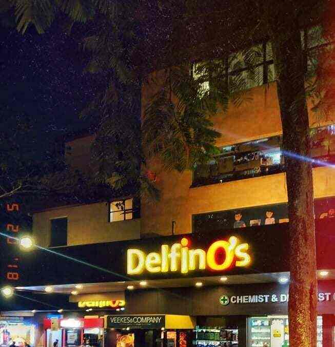 Delfinos Hymart