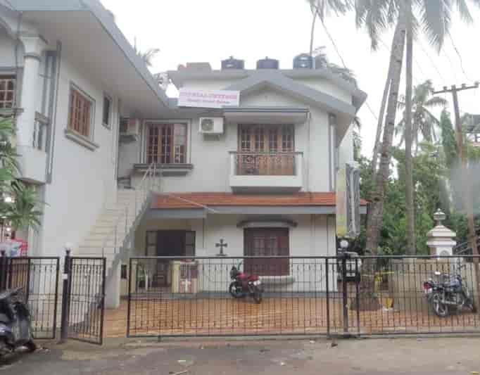 Crystal Cottage Family Guest House Calangute Hotels In Goa