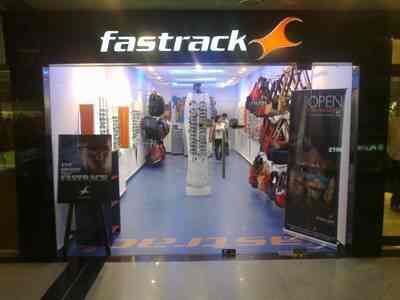 fastrack showrooms near me