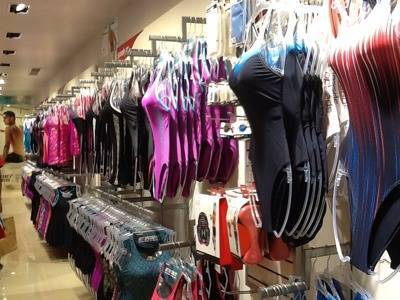 levi's swimming costume