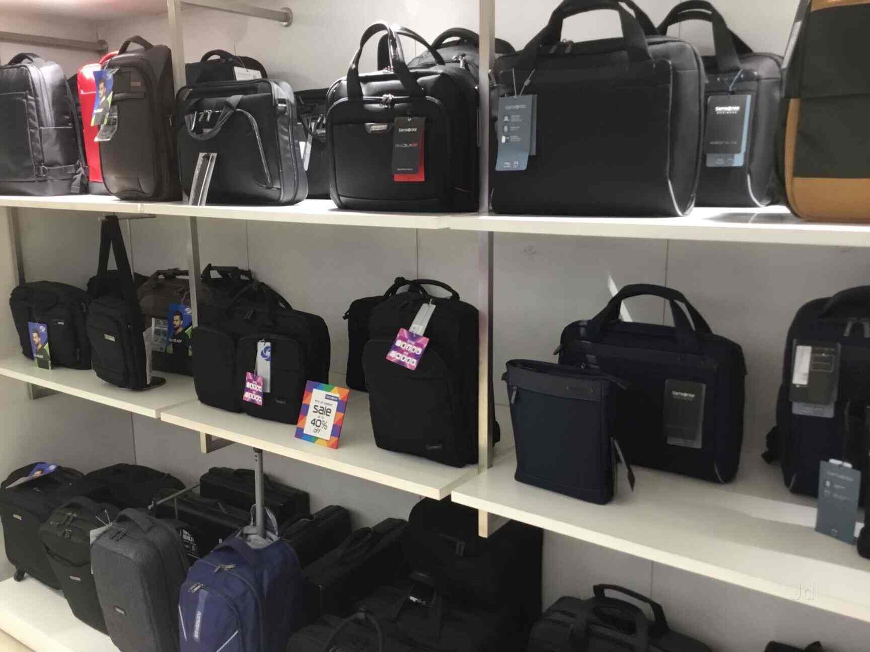 samsonite shoppers stop