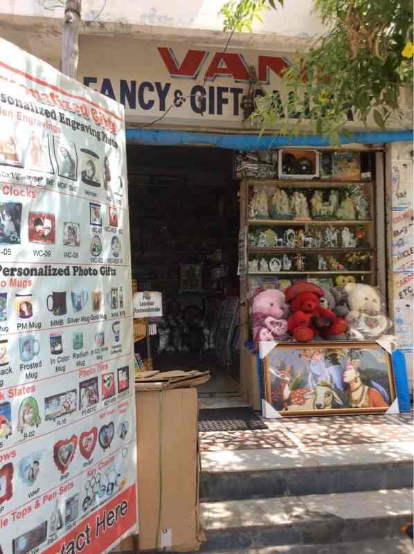 gift shop for girlfriend near me