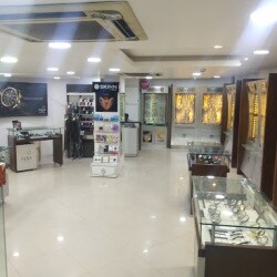 smartwatch with bluetooth headphone