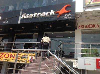 fastrack showrooms near me