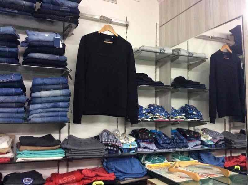 buttons clothing store