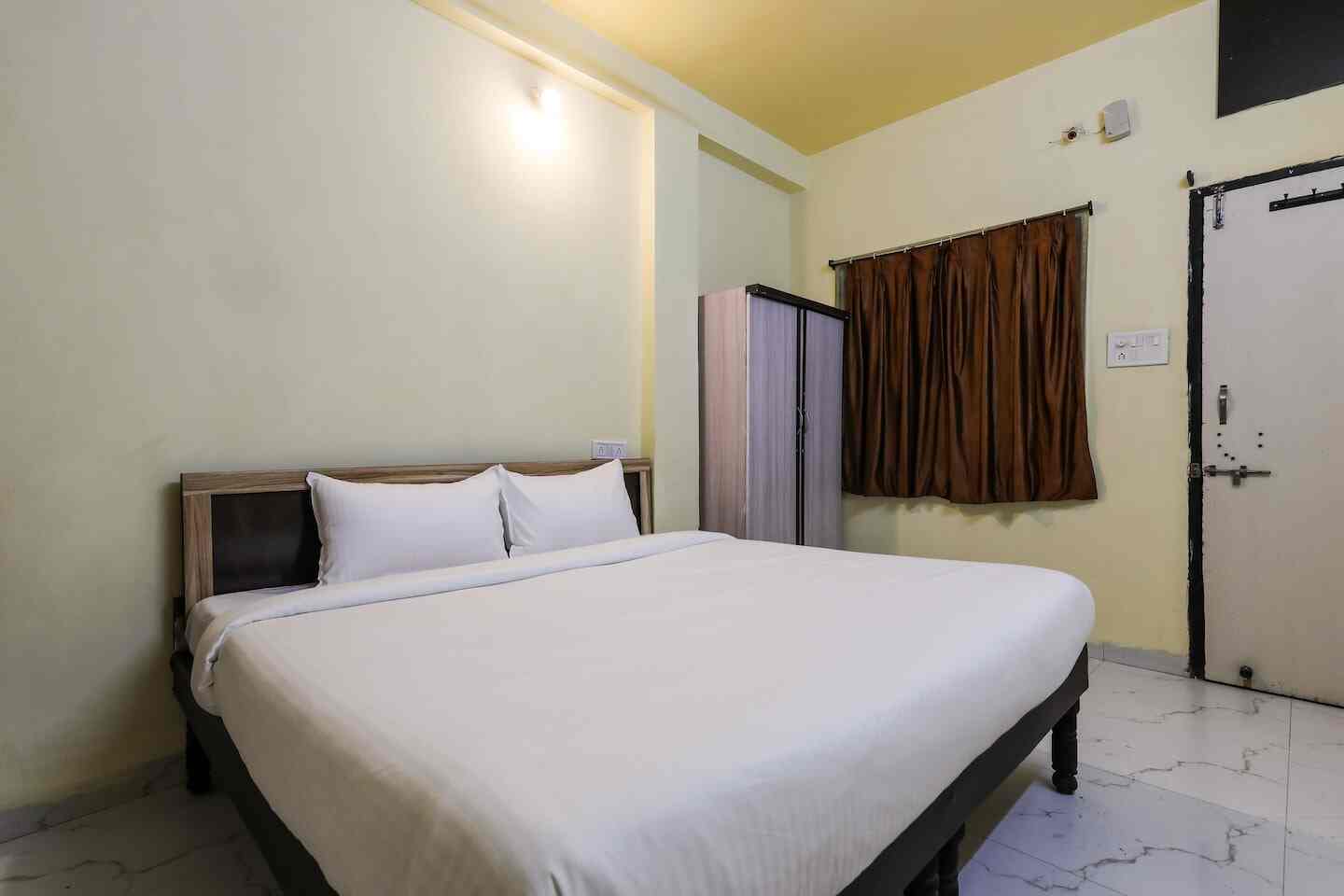 Comfort Inn Spot On 47327 Near Of Bombay Hospital Service Lane