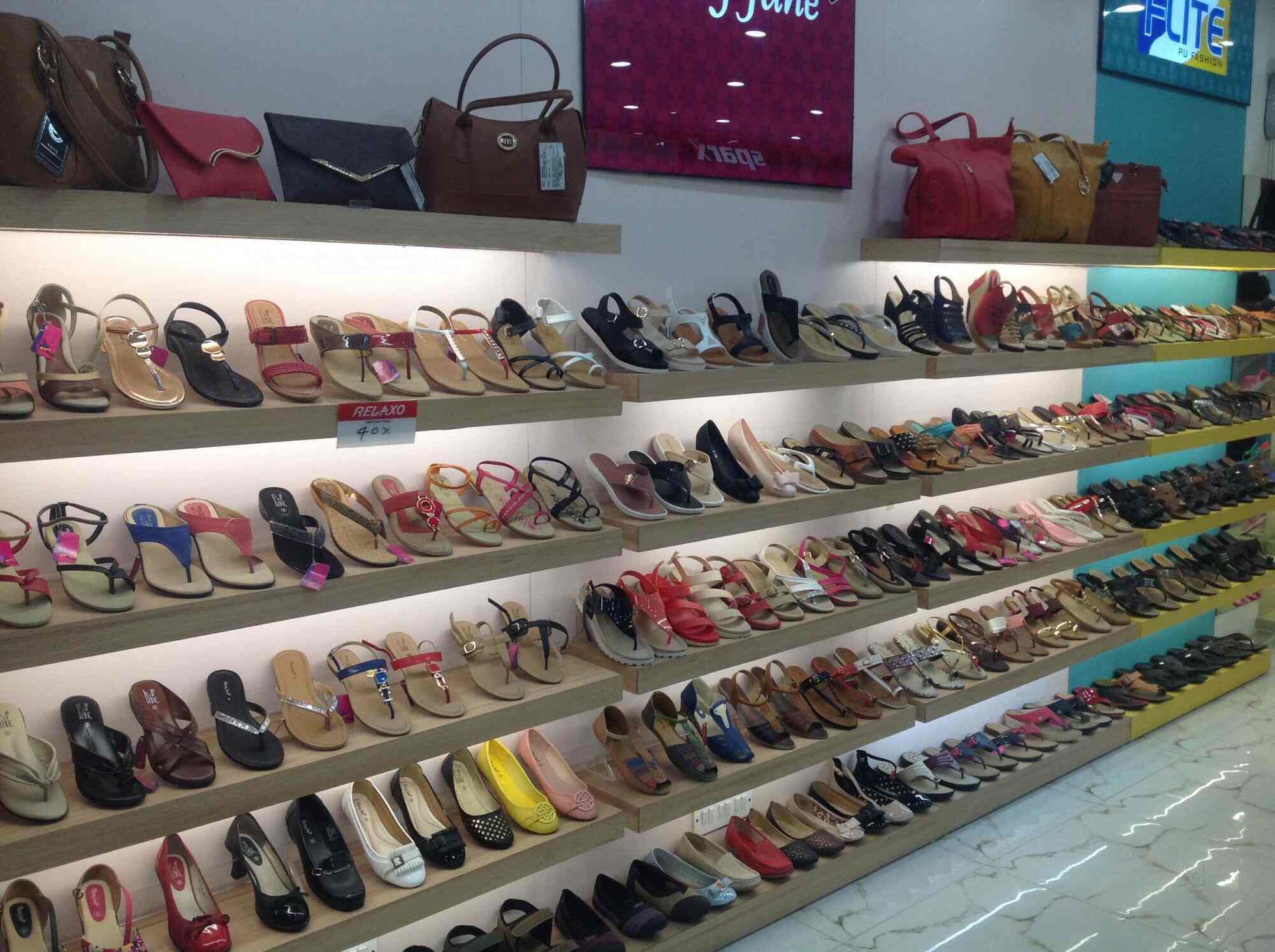 reebok showroom in indore