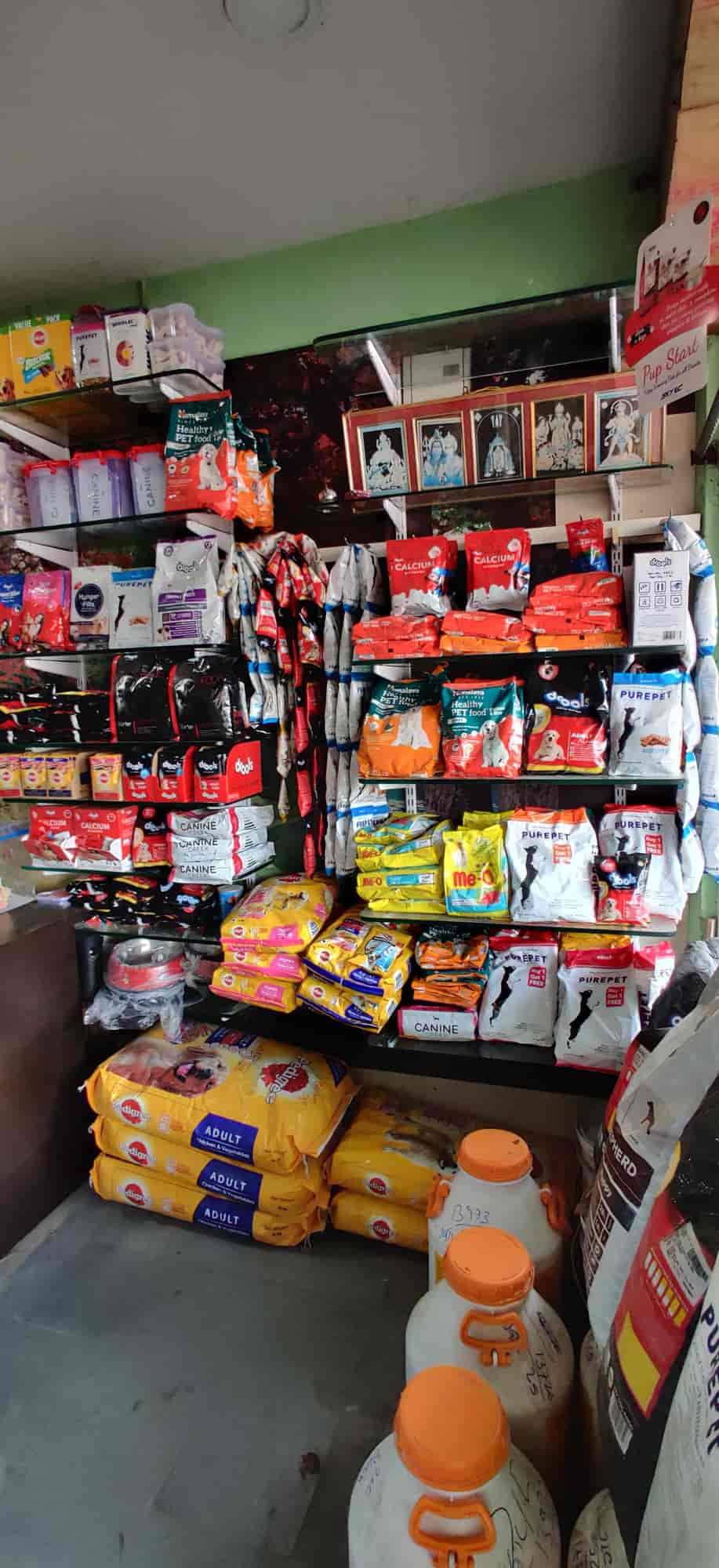 Pet medical outlet supply store