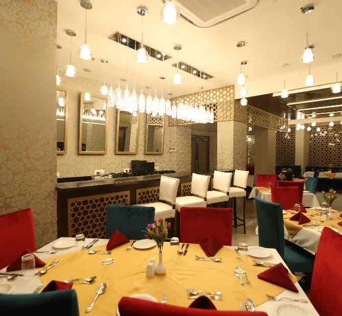 Silver Cloud M I Road Jaipur Chinese Italian Breakfast