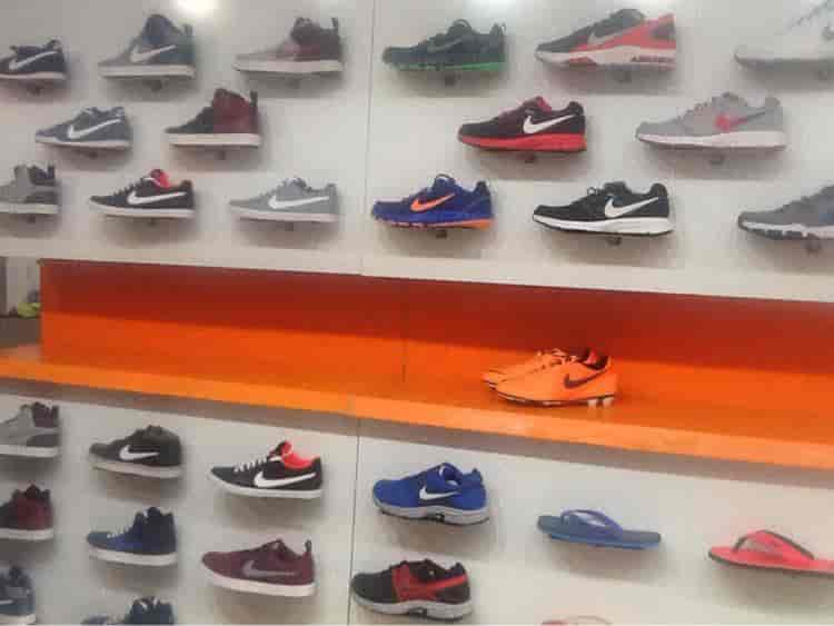 nike outlet collection