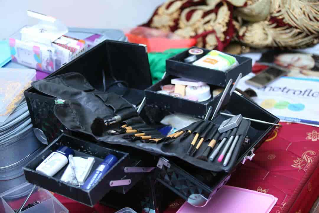 Make Up Kit In Lucknow श र ग र क ट लखनऊ Uttar