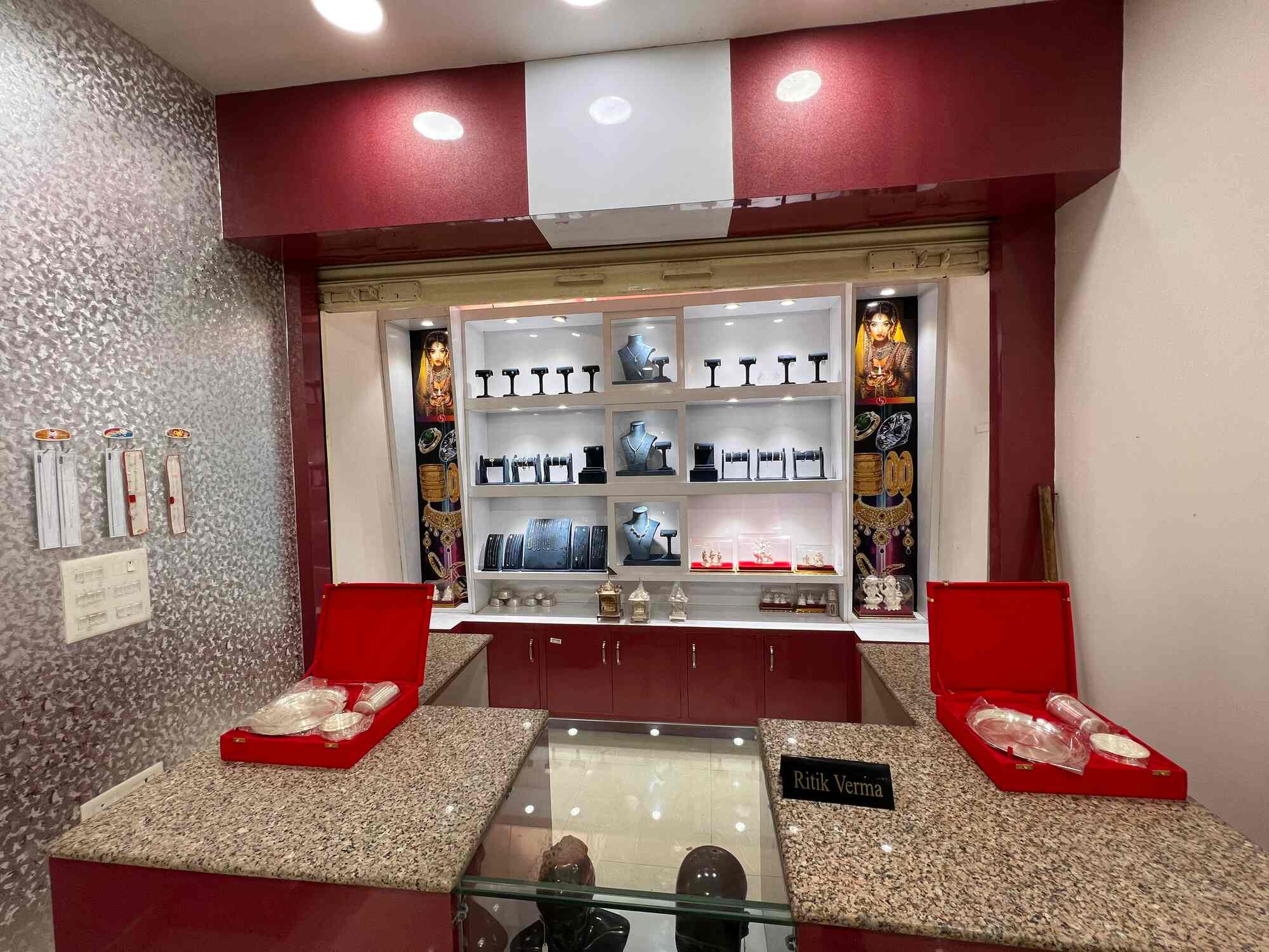 Nearest hot sale jewellery showroom