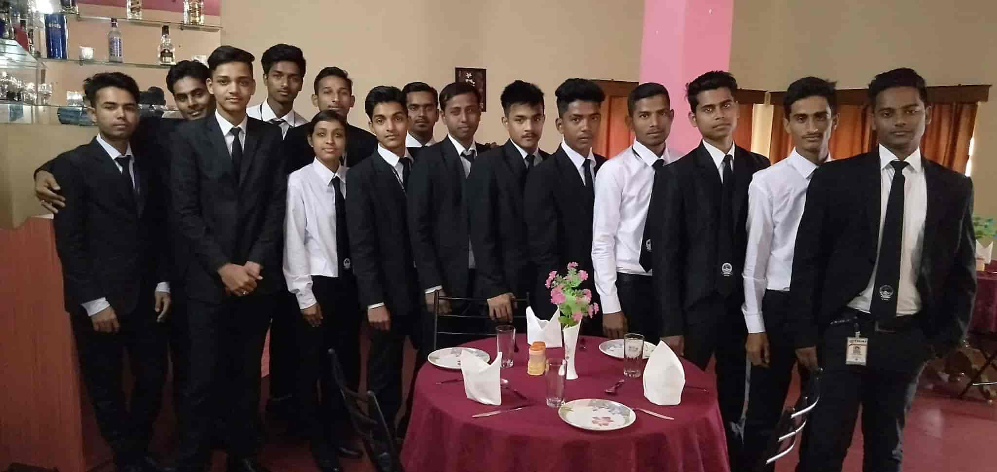 Discover more than 110 hotel management dress code super hot