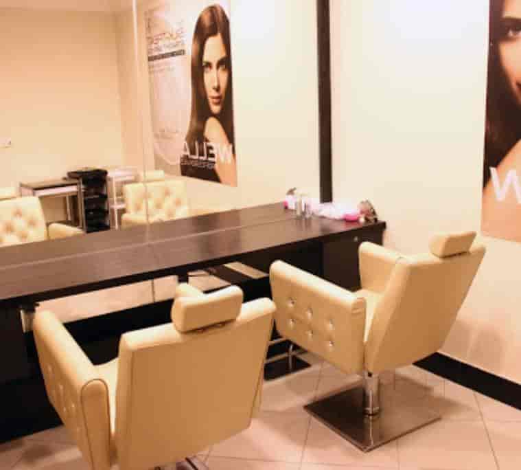 Download Chic strands salon Desktop Wallpaper Free