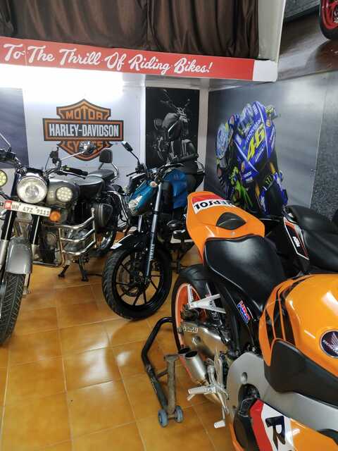 The Bike Shop Racing, Malad West 