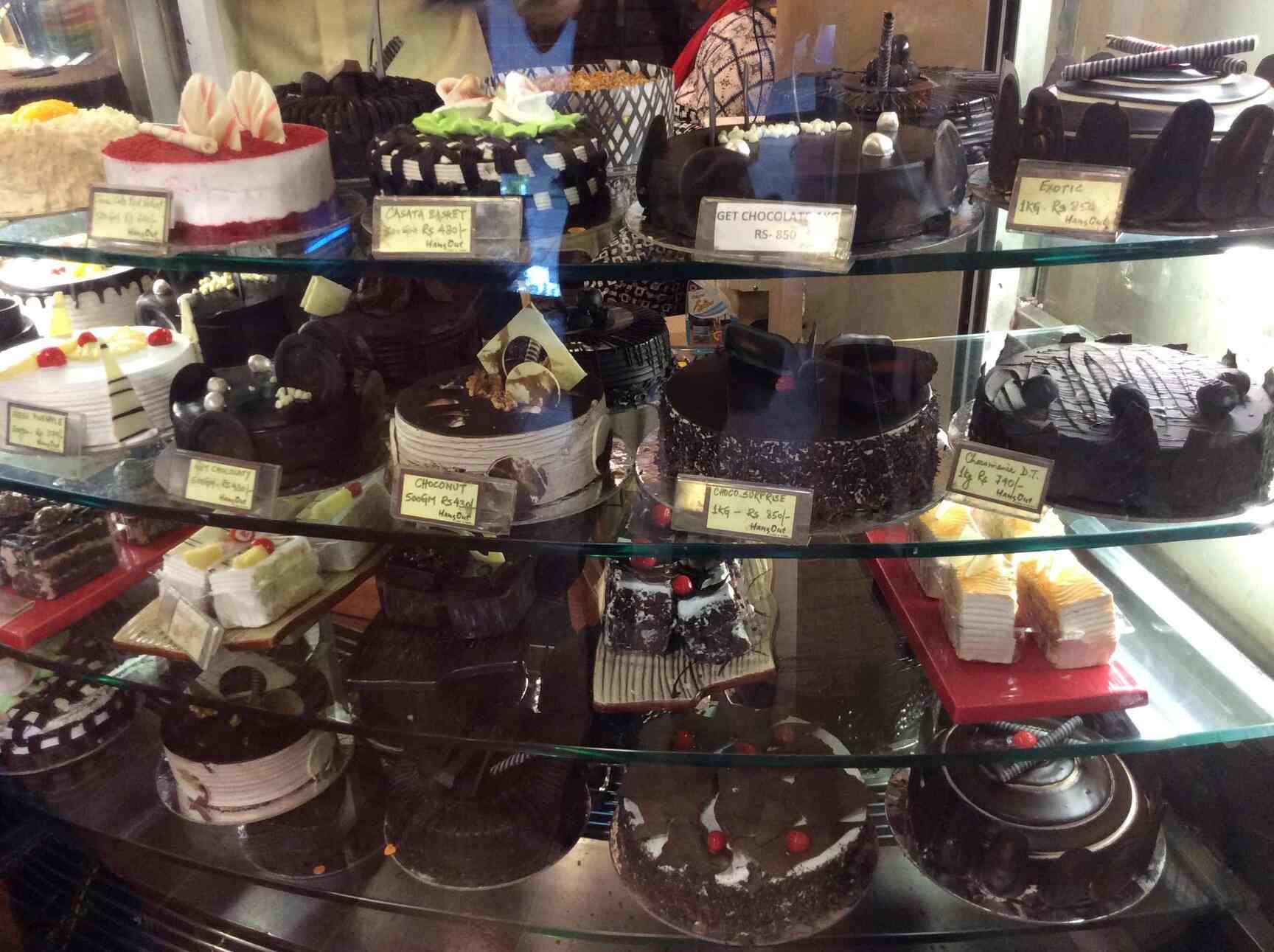 Top more than 123 hangout cakes vile parle super hot in.eteachers