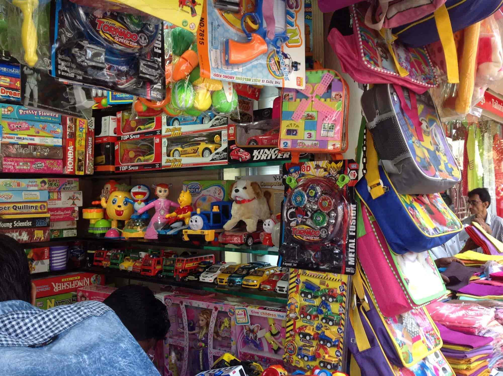 Crawford Market Wholesale Toys Market Near Me A Vendor Uses A