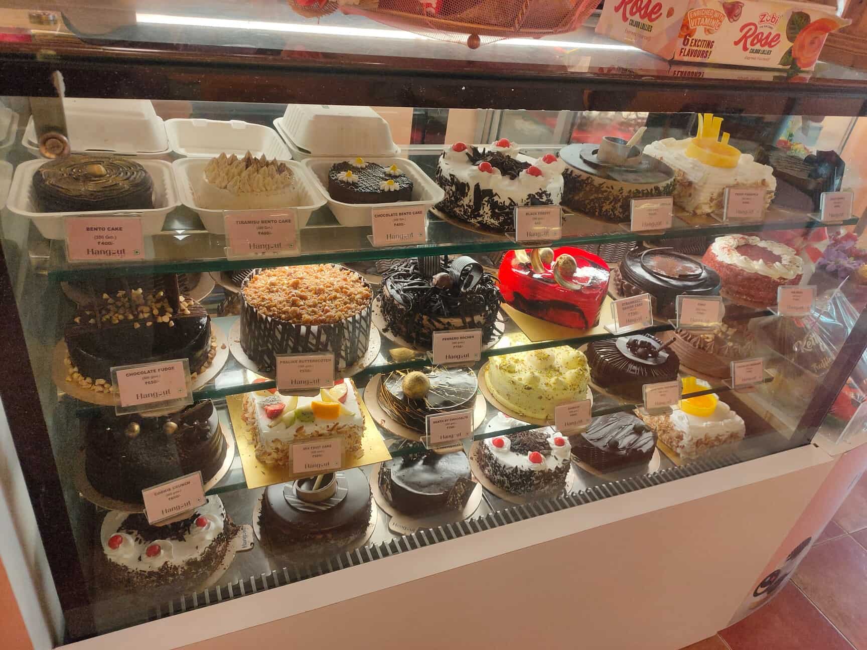 Aggregate 129+ hangout cakes lokhandwala super hot kidsdream.edu.vn