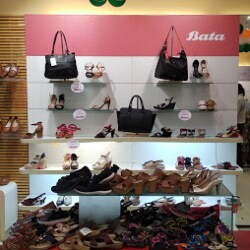 nearest nine west shoe store